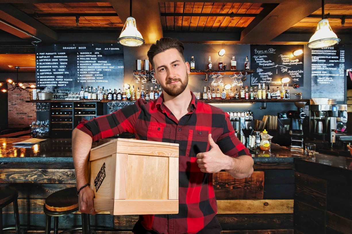Dárková bedna s rumem Captain Morgan Spiced